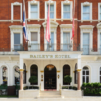 Website design for restaurants company agency for bar's, hotel and restaurants Mayfair, Soho, Chelsea London, web designers South Kensington.